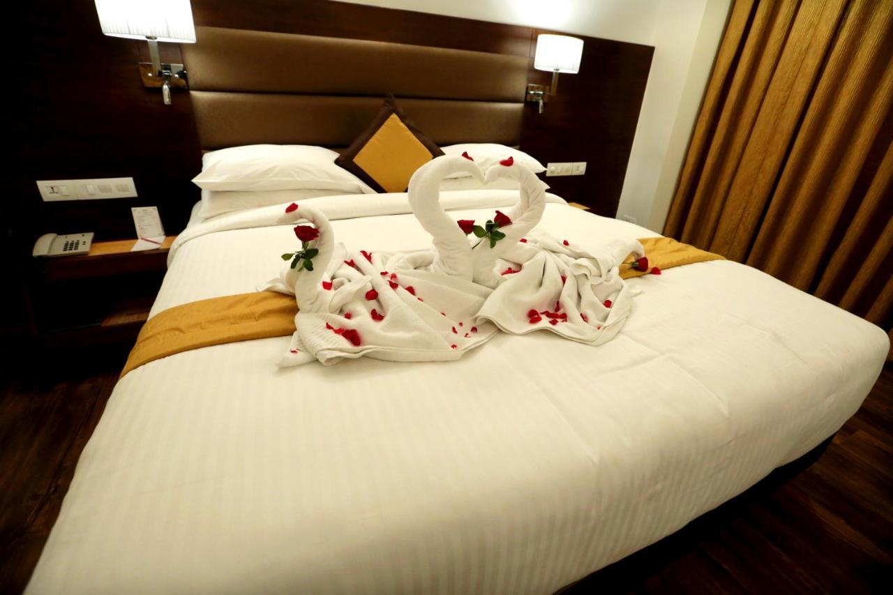 Hotel Meraden Grand Váránaszi Kültér fotó