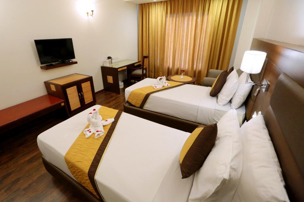 Hotel Meraden Grand Váránaszi Kültér fotó