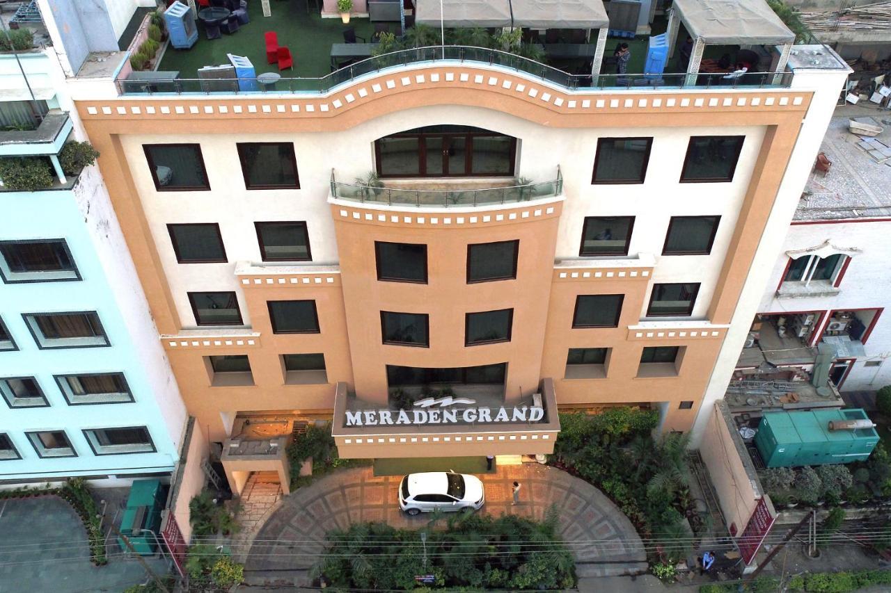 Hotel Meraden Grand Váránaszi Kültér fotó