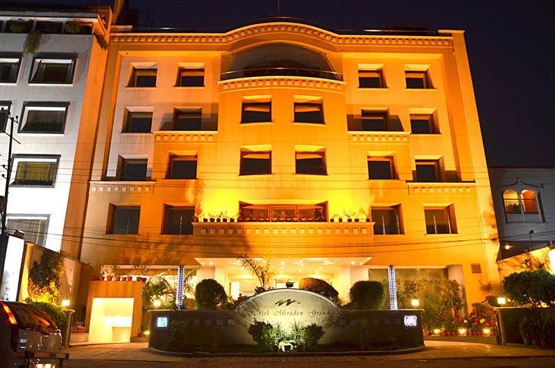 Hotel Meraden Grand Váránaszi Kültér fotó