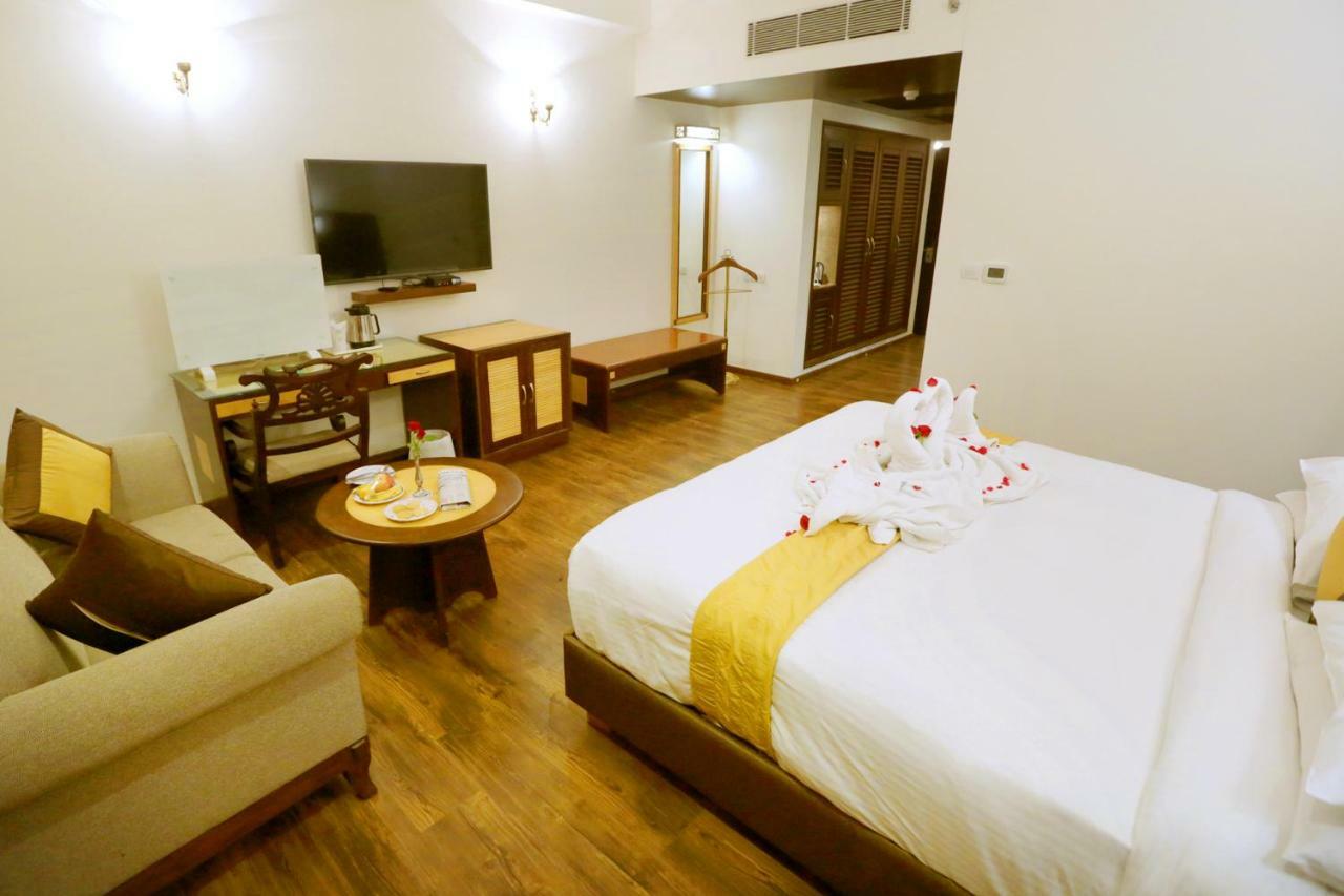 Hotel Meraden Grand Váránaszi Kültér fotó