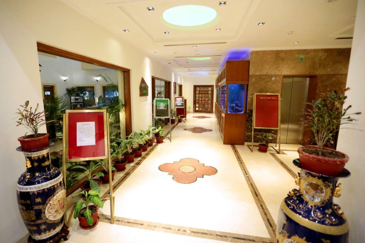 Hotel Meraden Grand Váránaszi Kültér fotó