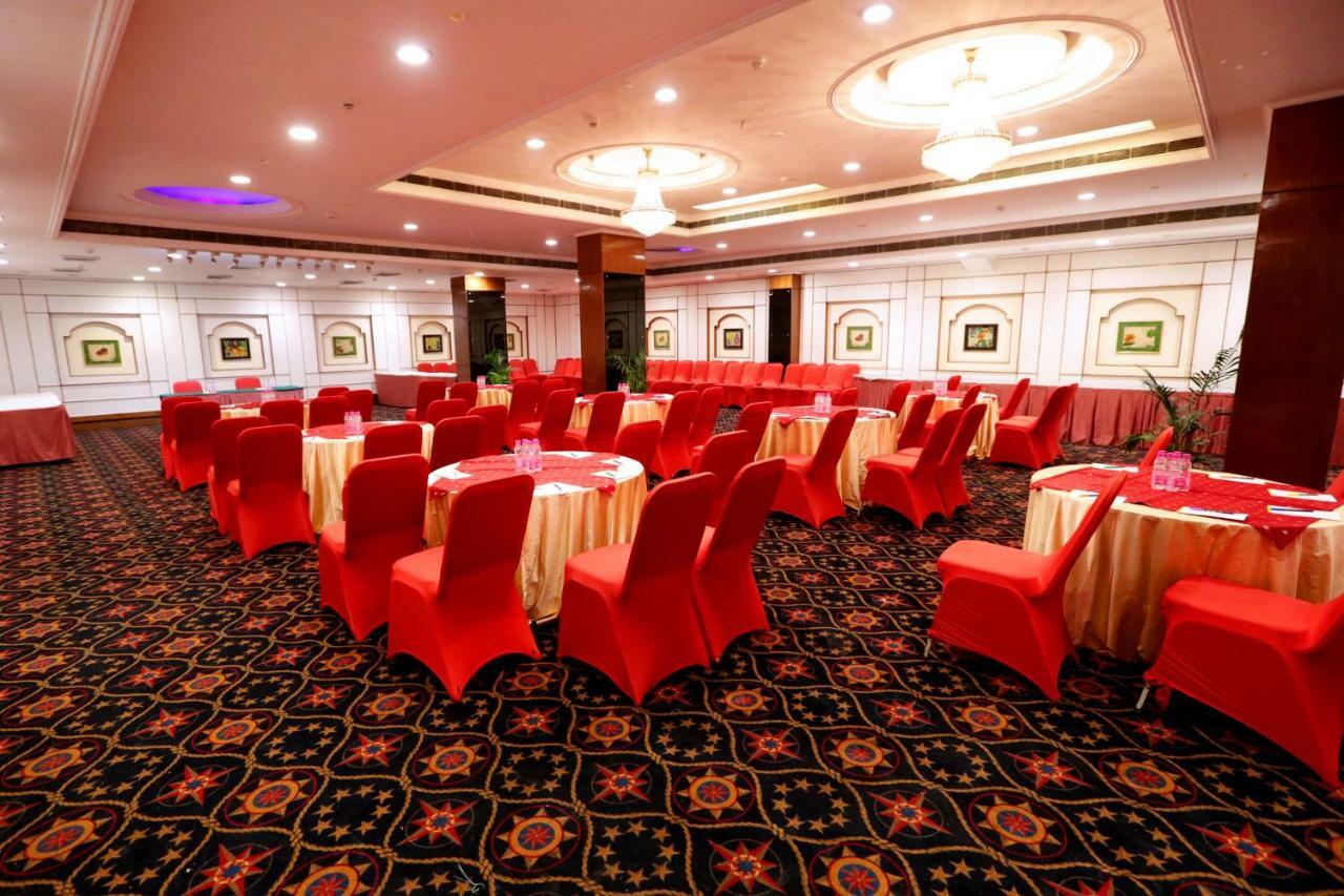 Hotel Meraden Grand Váránaszi Kültér fotó
