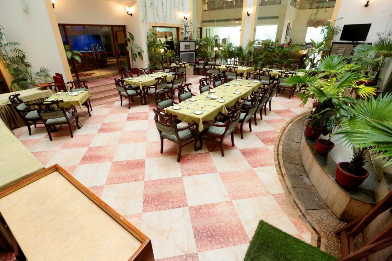 Hotel Meraden Grand Váránaszi Kültér fotó