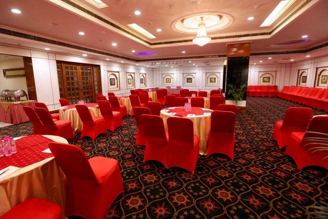 Hotel Meraden Grand Váránaszi Kültér fotó