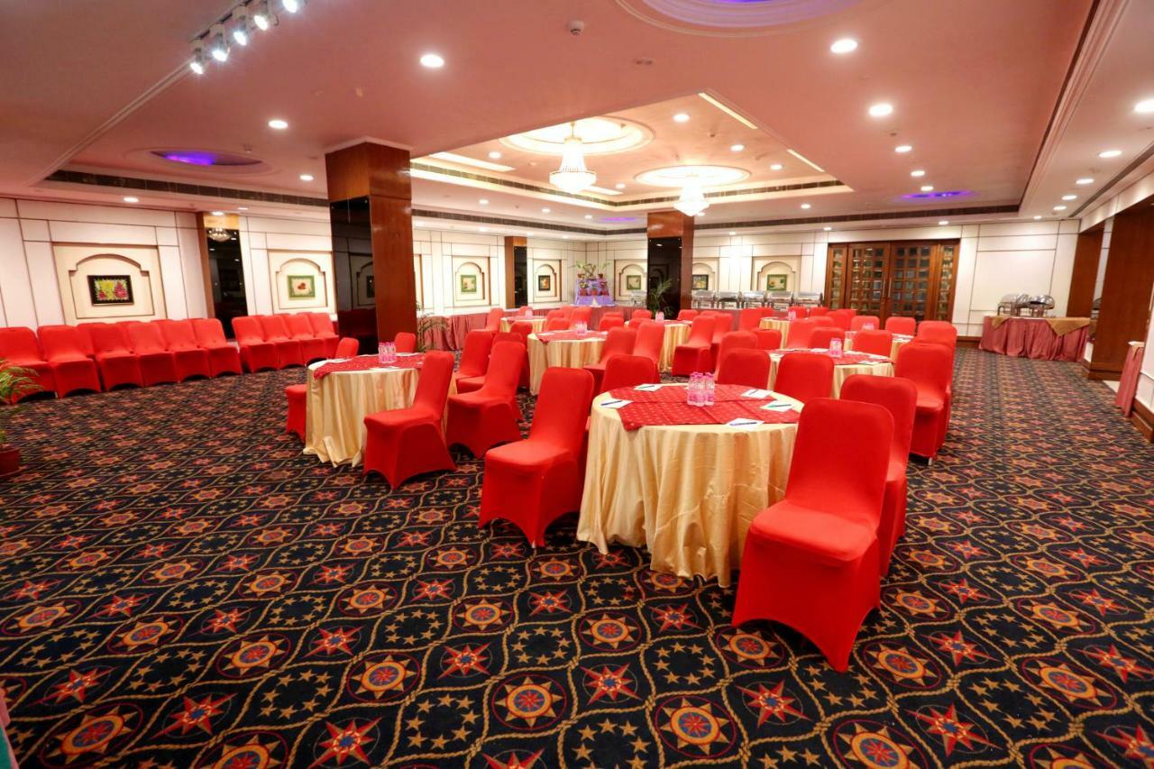 Hotel Meraden Grand Váránaszi Kültér fotó