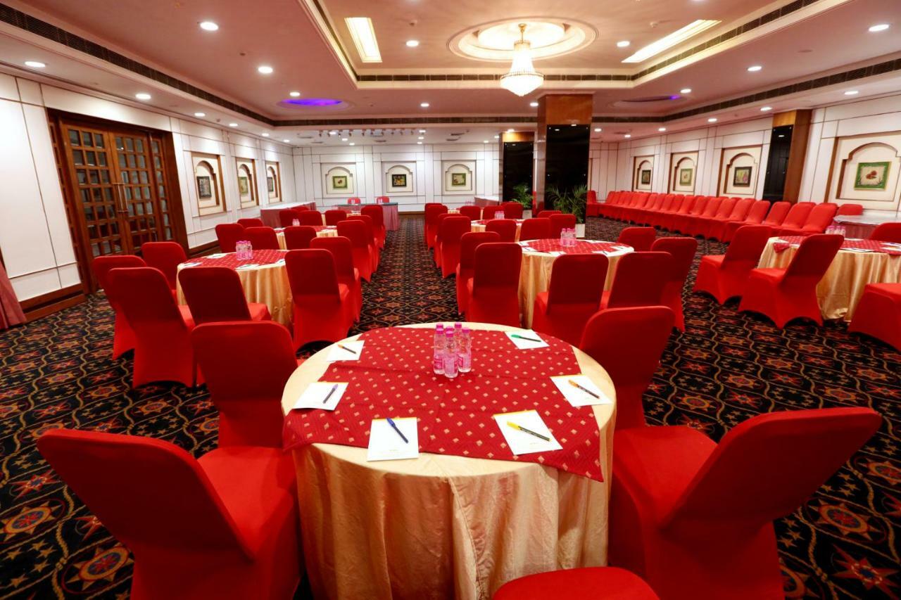 Hotel Meraden Grand Váránaszi Kültér fotó