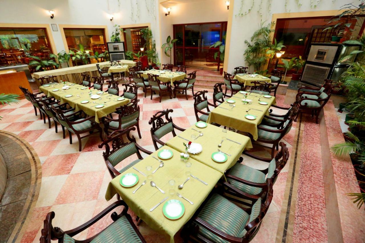 Hotel Meraden Grand Váránaszi Kültér fotó