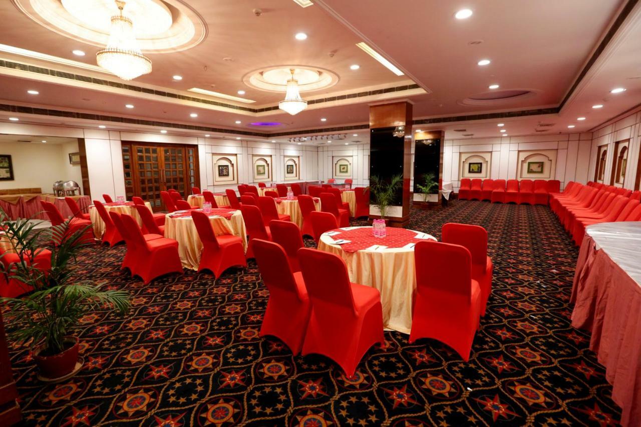 Hotel Meraden Grand Váránaszi Kültér fotó