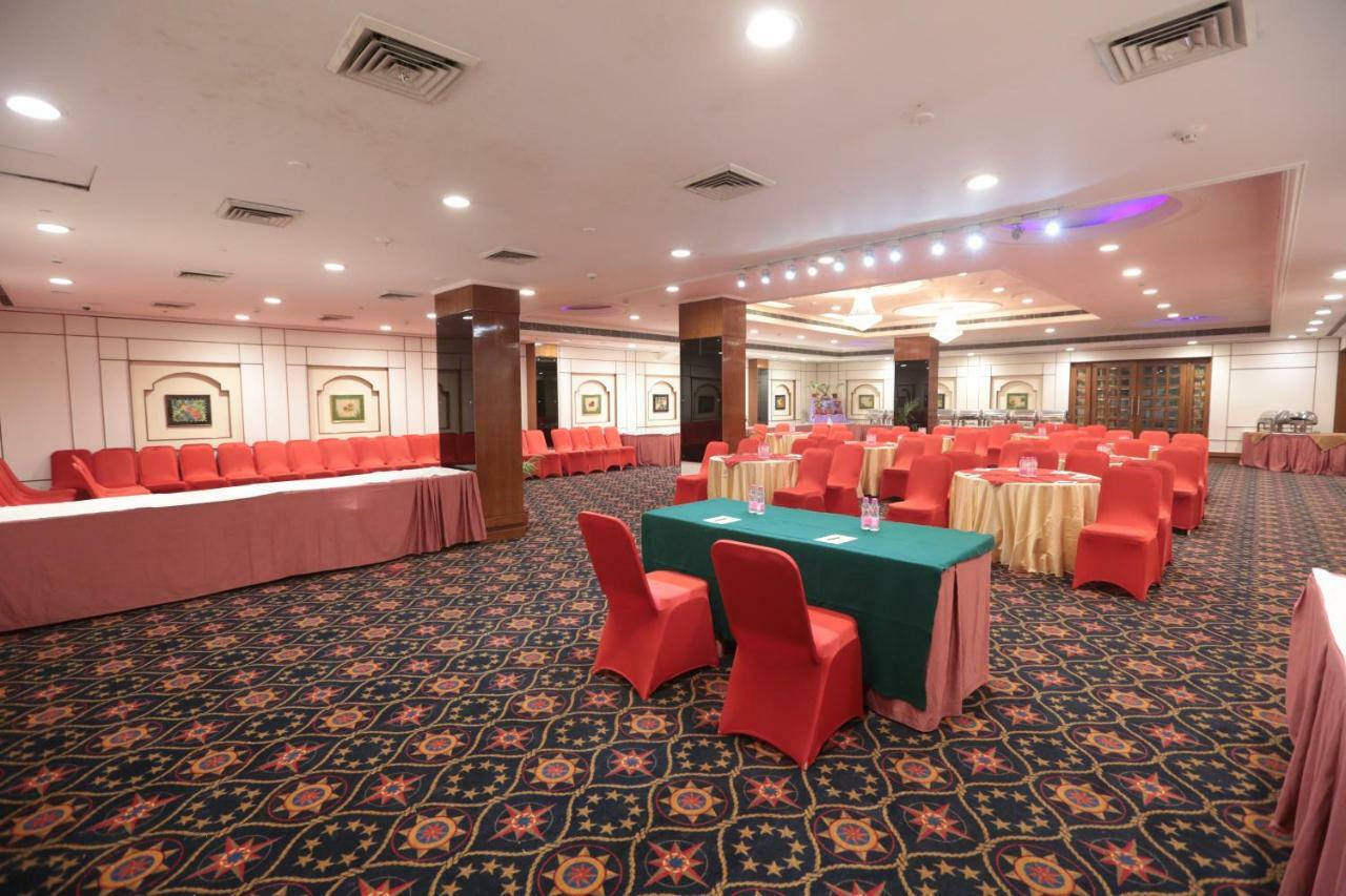 Hotel Meraden Grand Váránaszi Kültér fotó